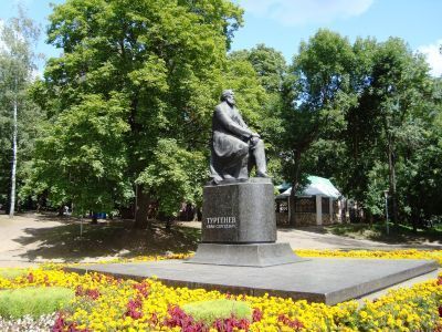 Памятник И.С. Тургеневу (1818 - 1883 гг.)