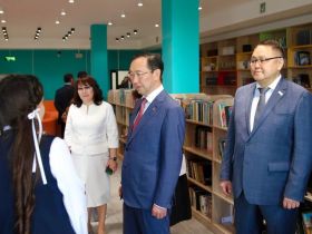 Альберт Семенов поздравил педагогов и учащихся с открытием корпуса Саха-политехнического лицея