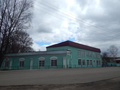 Паровозное депо - здесь в 1938 - 1939 гг. начальником депо работал К.С. Заслонов – руководитель крупного партизанского отряда в Белоруссии и Смоленской области. Установлена мемориальная доска