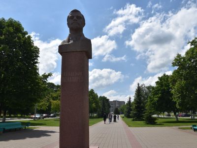 Бюст академика П.П.Лазарева. Гранит. Скульптор А.Г.Саушкин