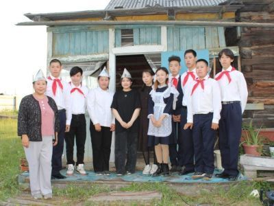 Воспитанники лагеря в Усть-Алданском районе организовали выставку «Дом Копырина»