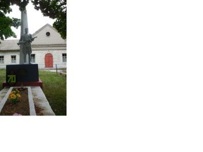 Братская могила 20 советских воинов и партизан, погибших в боях с немецко-фашистскими захватчиками