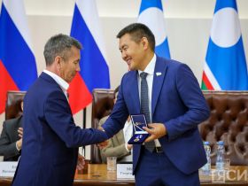 Госнаграды вручили журналистам Якутии в День национальной печати