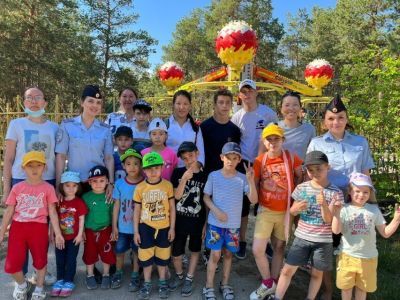 Транспортная полиция Якутии организовала поход в городской парк для воспитанников детского дома