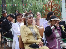 Олонхо «Ньургун Боотур» прочитают 100 человек на семи языках мира