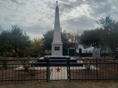 Обелиск воинам-землякам, погибшим в годы гражданской и Великой Отечественной войн
