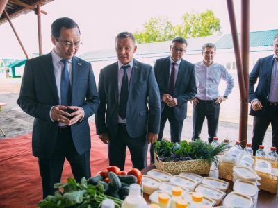 Глава Якутии посетил сельхозпредприятия Алданского района