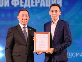 Государственные награды вручили работникам культуры Якутии