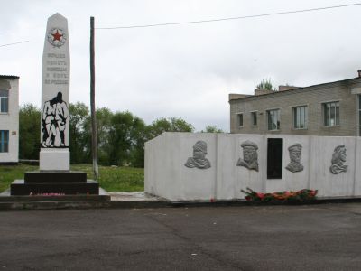 Обелиск воинам-односельчанам, погибшим в годы Великой Отечественной войны