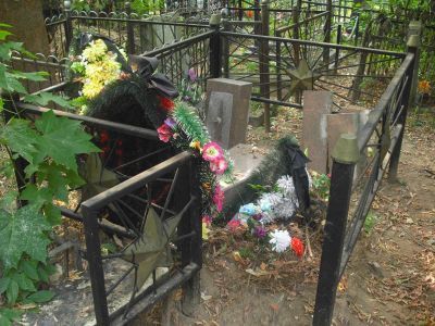 Могила - Кузьмичев Василий Филиппович (1913-1982), Герой Советского Союза