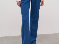 Брюки свободного кроя со стрелками