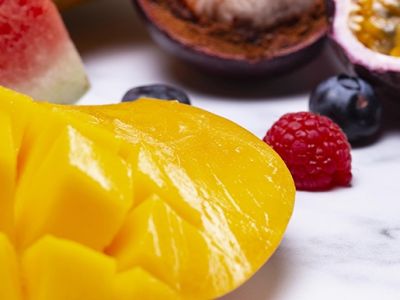 Манго и арбузы в 2025 году стали покупать в два раза чаще