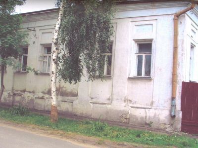 Дом жилой с воротами