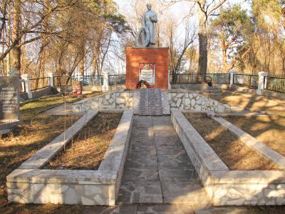 Братское кладбище воинов Советской Армии, погибших в 1941-1944 гг.