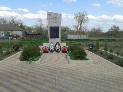 Братская могила 270 советских воинов, погибших в боях с фашистскими захватчиками