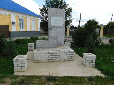 Могила Нежинского Н.П., погибшего в годы гражданской войны в борьбе за власть Советов