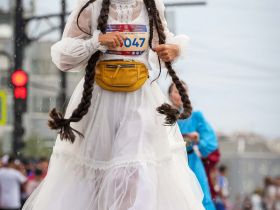Сотни якутян в национальной одежде пробежали на марафоне Олонхо