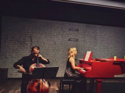 Романтика рока при свечах. Мировые хиты на виолончели и фортепиано в Есенин-центре