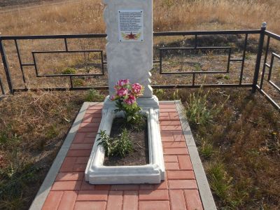 Братская могила железнодорожников, погибших в боях с фашистскими захватчиками