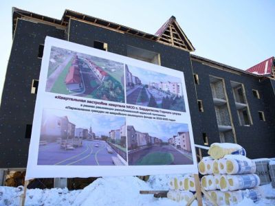 Айсен Николаев осмотрел квартальную застройку многоквартирных домов в селе Бердигестях