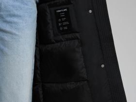 Пуховое пальто с поясом и капюшоном