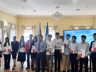 В День Государственного флага России юным якутянам торжественно вручили паспорта