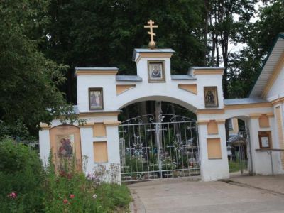 Кладбищенская сторожка, ограда и ворота