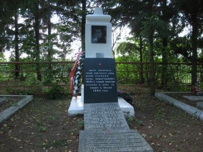 Братская могила воинов Советской Армии, погибших в 1944 г.