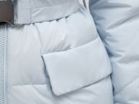 Стеганый пуховик с поясом и капюшоном