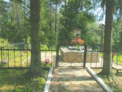 Братская могила воинов Советской Армии, погибших в боях за освобождение от немецко-фашистских захватчиков