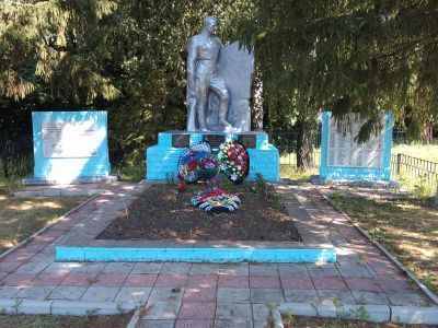 Братская могила воинов Советской Армии, погибших в период Великой Отечественной войны