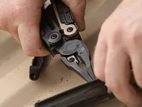 Мультитул Leatherman MUT Black, сталь 420НС, 16 инструментов с зеленым чехлом