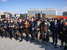Более тысячи якутян станцевали осуохай на площади Республики
