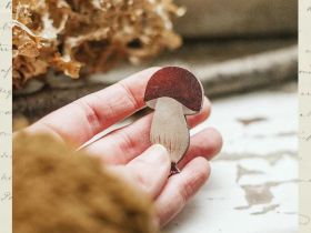 Деревянная брошка Дворникова А. "Белый грибочек"