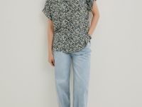 Блузка с коротким рукавом и отложным воротником