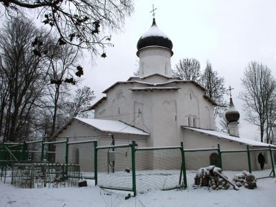 Церковь Успения в Мелетове с росписью