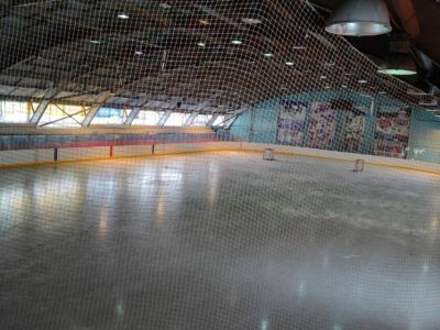 В посёлке Серебряный Бор отремонтируют хоккейный каток