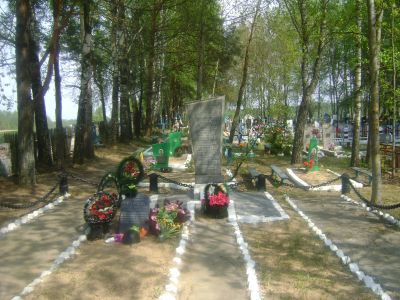 Братская могила 9 советских воинов, погибших в боях с немецко-фашистскими захватчиками в 1943 году