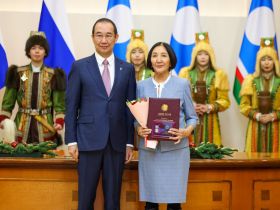 Айсен Николаев вручил государственные награды отличившимся якутянам