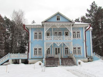"Голубой дом".  Здесь жил электротехник М.А.Шателен