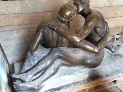 Скульптурная группа "Нежность"