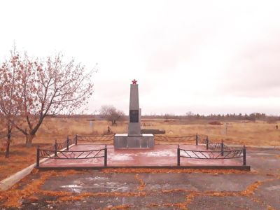 Братская могила советских воинов, погибших в период Сталинградской битвы
