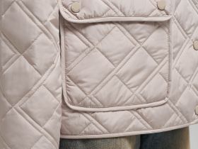 Стеганая куртка с искусственным утеплителем и водоотталкивающей пропиткой