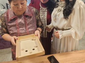 В SMART-библиотеке Якутска открыли стенд Николаю Неустроеву и центр изучения родного языка