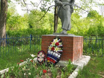 Братская могила воинов, погибших в 1942 - 1943 гг.