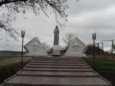 Памятник "Скорбящая мать"