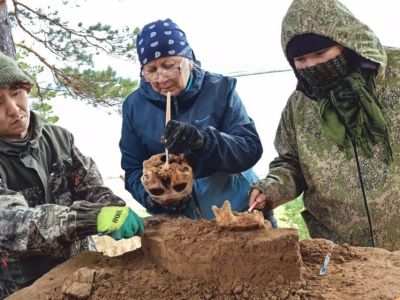 Древний могильник с парным погребением раскопали в Якутии