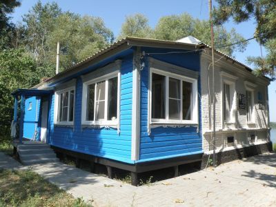 Здание лоцмейстерского поста, в котором А.С. Попов испытывал первую радиостанцию