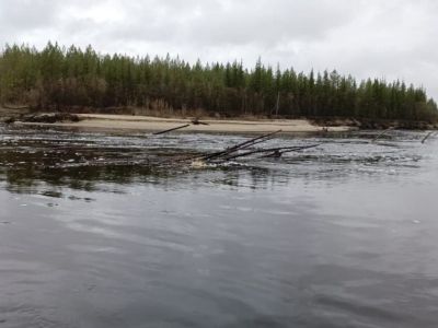 В Якутии на реке Оленек перевернулась лодка, один человек пропал