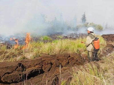 В селе Налимск Среднеколымского района пустили встречный пал для борьбы с огнем